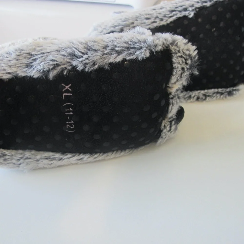 Boy Paw Foot Bootie Slippers Soft Plush Size XL (11-12)